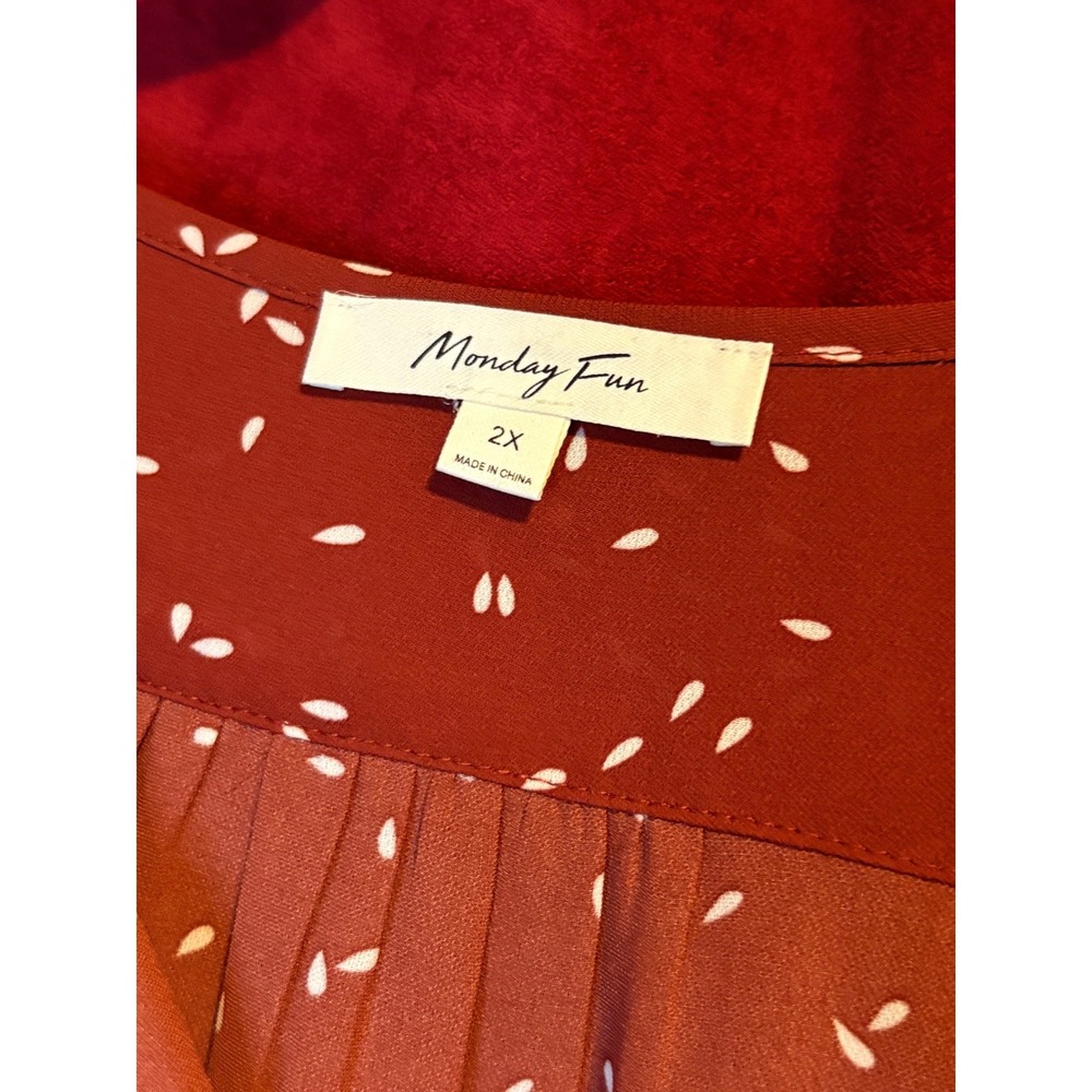 Monday Fun Womens Plus 2X Rust Red White Seed Print Split Neck Blouse FT88901P-2 - Picture 3 of 6